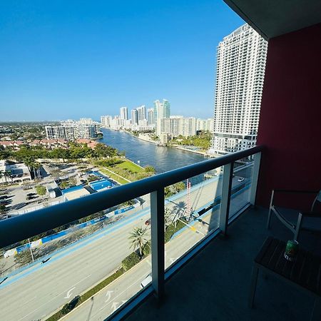 Lovely 2Bed 1Bath Condo With Private Balcony 18Th Floor Hallandale Beach Buitenkant foto