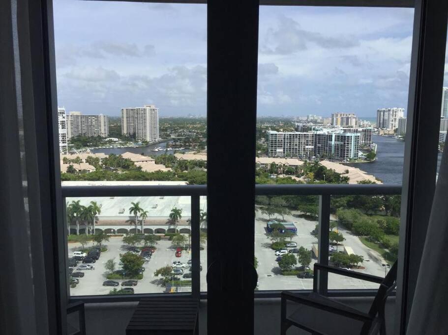 Lovely 2Bed 1Bath Condo With Private Balcony 18Th Floor Hallandale Beach Buitenkant foto