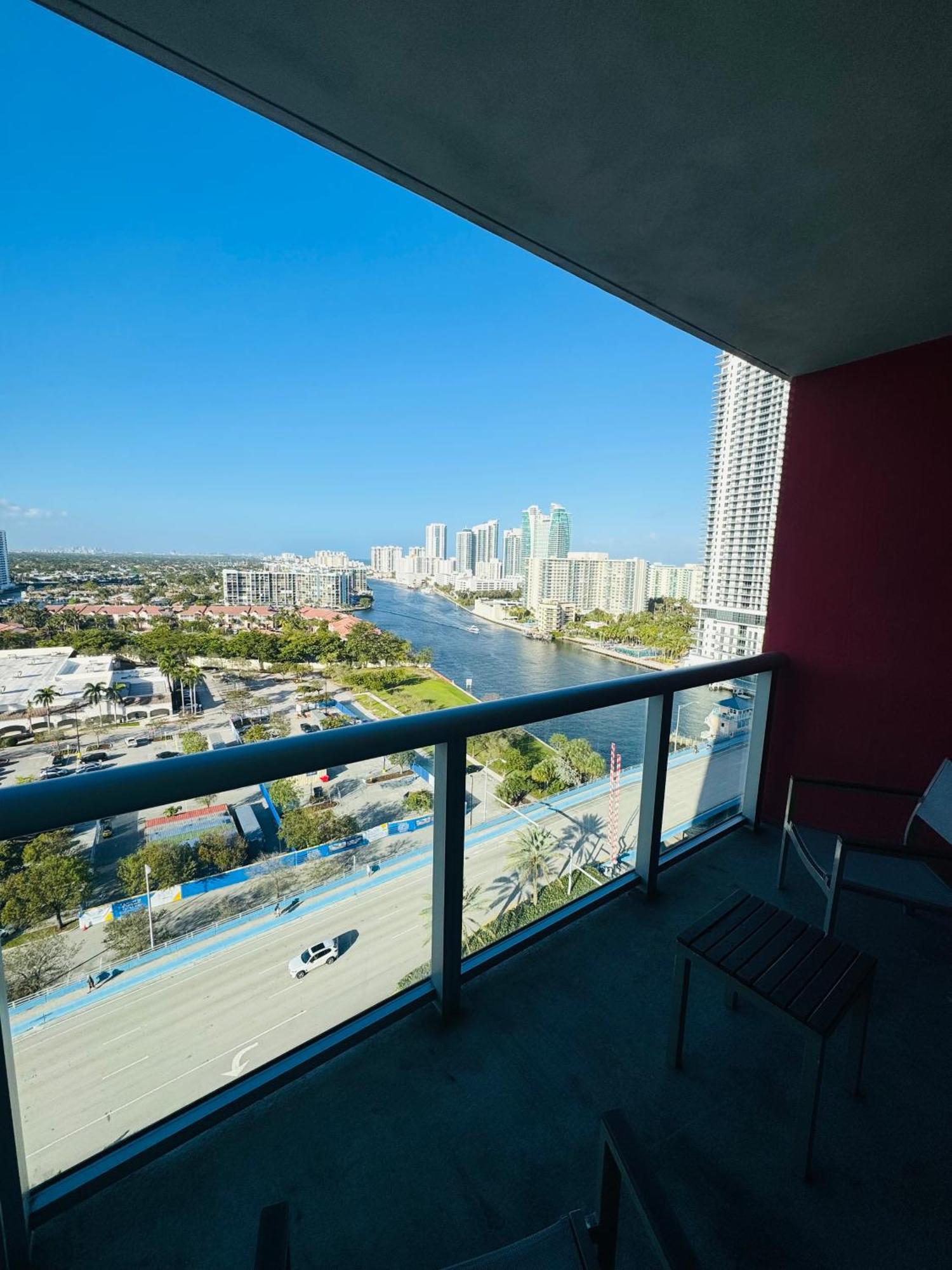 Lovely 2Bed 1Bath Condo With Private Balcony 18Th Floor Hallandale Beach Buitenkant foto