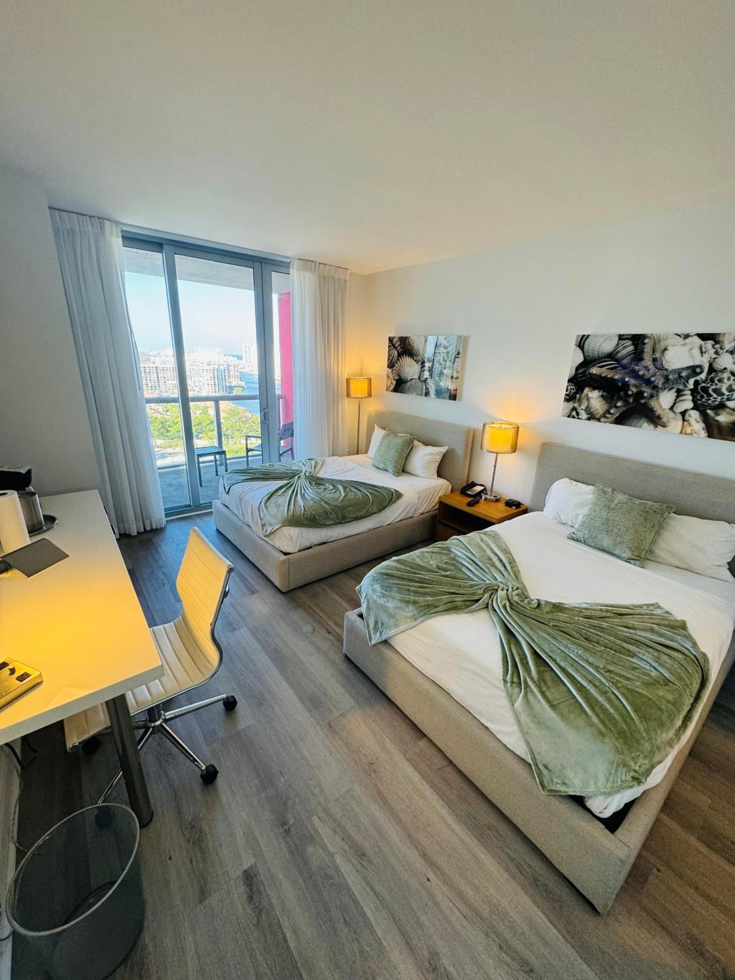 Lovely 2Bed 1Bath Condo With Private Balcony 18Th Floor Hallandale Beach Buitenkant foto