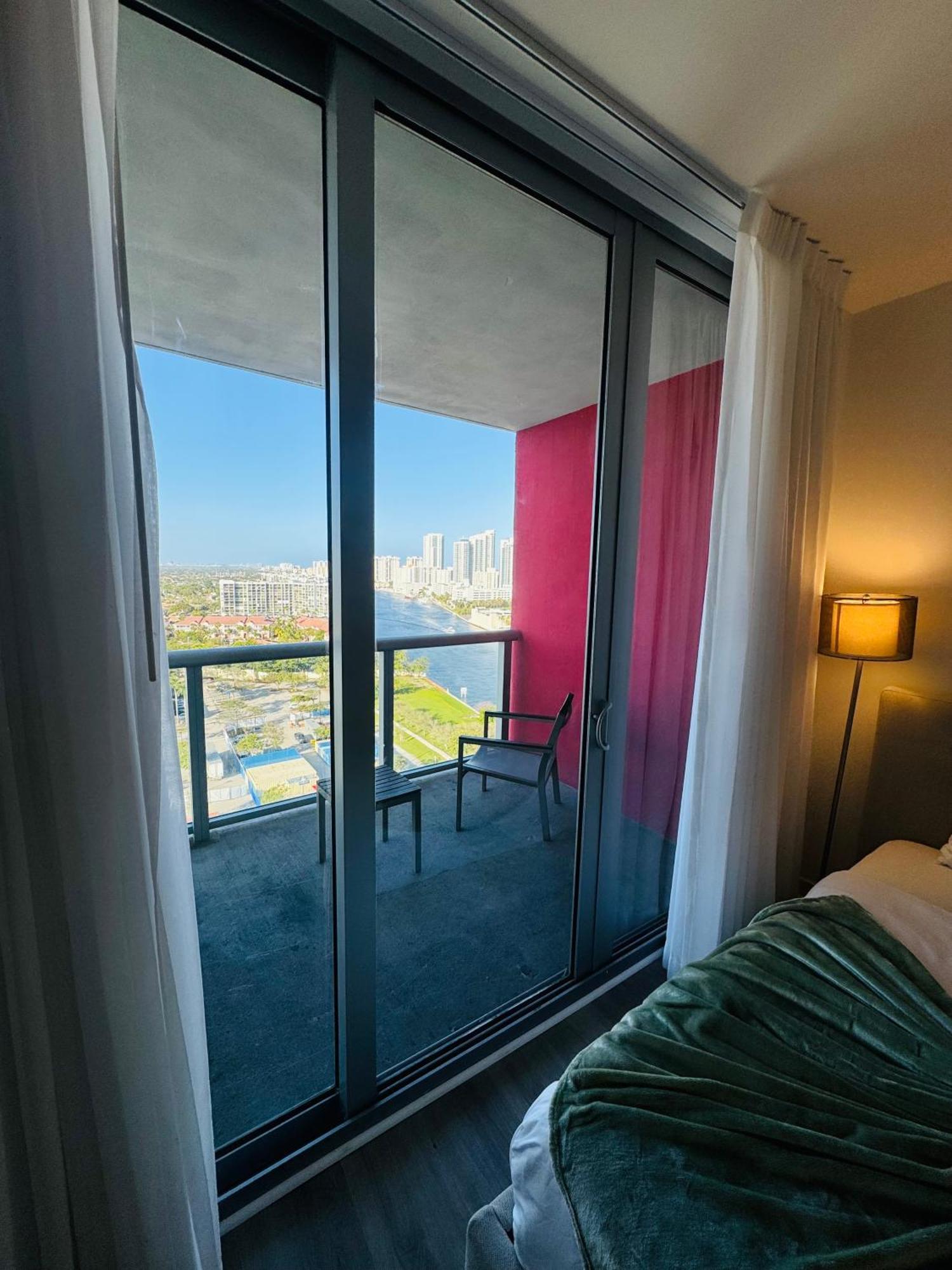 Lovely 2Bed 1Bath Condo With Private Balcony 18Th Floor Hallandale Beach Buitenkant foto