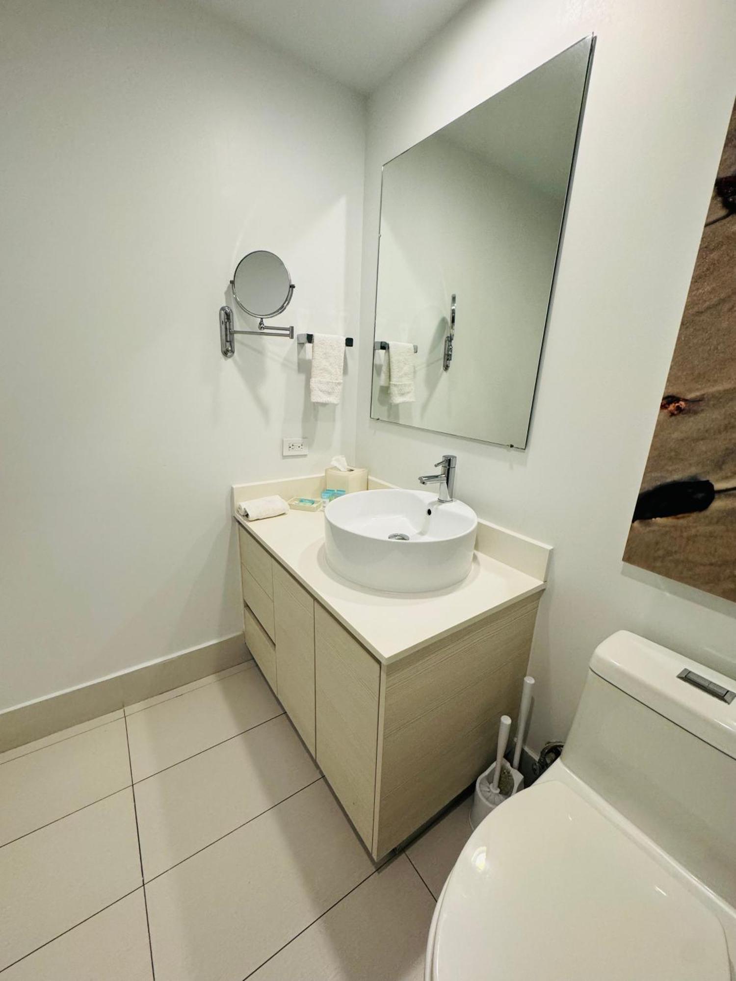 Lovely 2Bed 1Bath Condo With Private Balcony 18Th Floor Hallandale Beach Buitenkant foto
