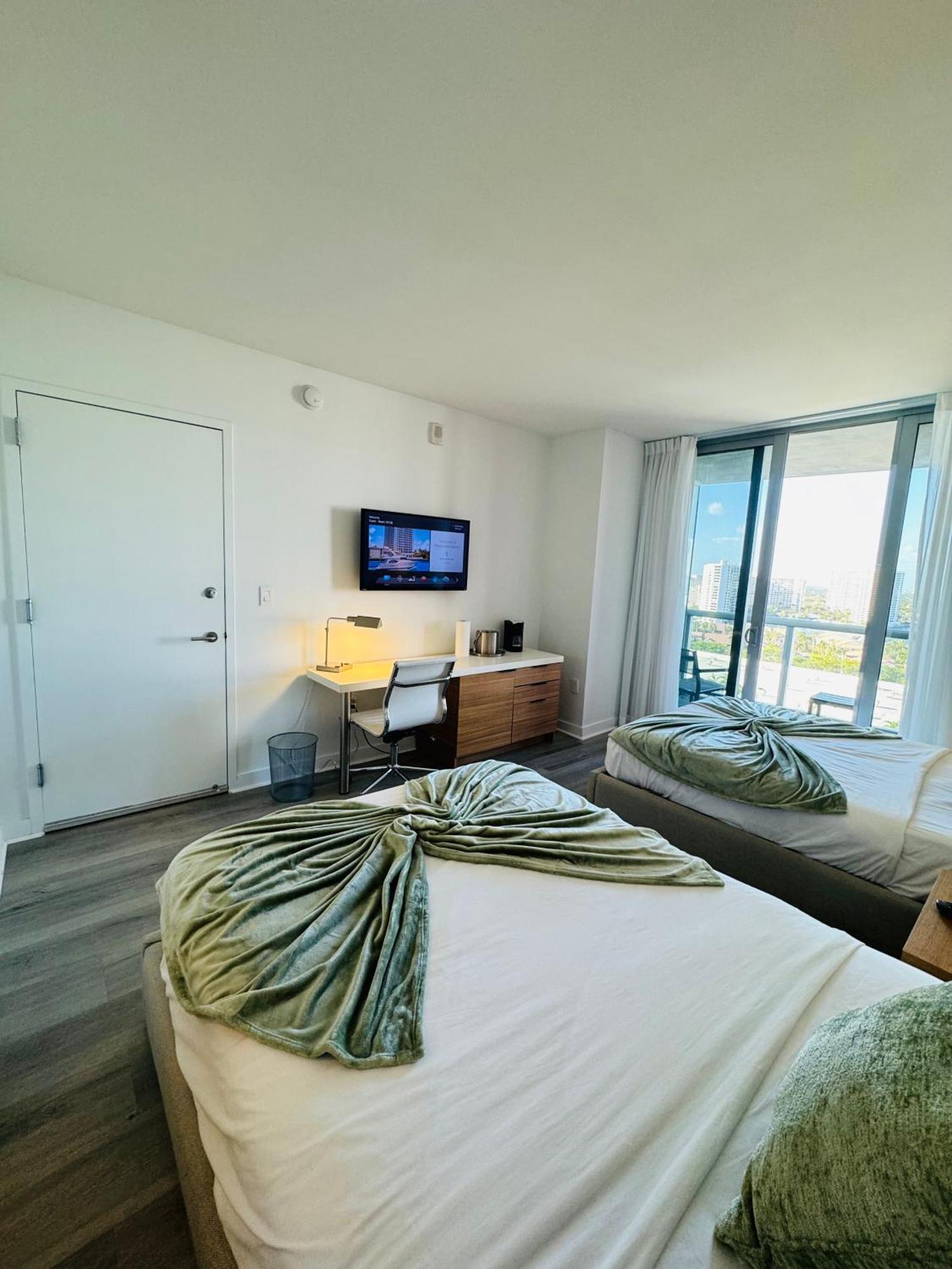 Lovely 2Bed 1Bath Condo With Private Balcony 18Th Floor Hallandale Beach Buitenkant foto