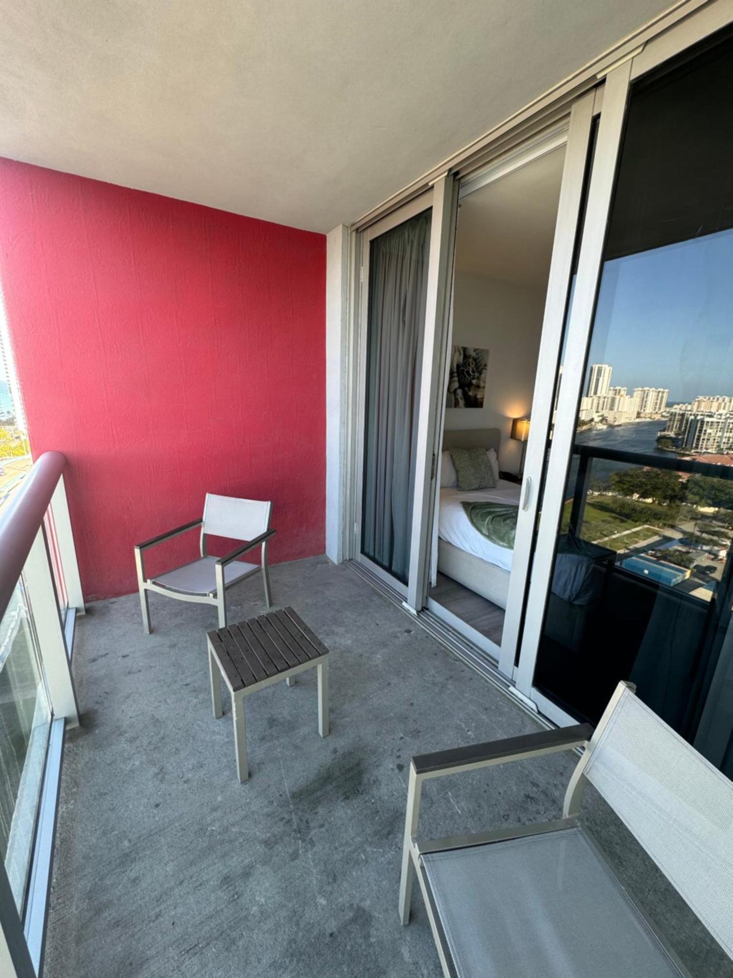 Lovely 2Bed 1Bath Condo With Private Balcony 18Th Floor Hallandale Beach Buitenkant foto